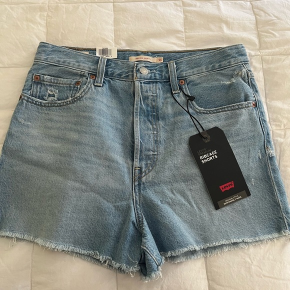 Levi’s ribcage shorts NWT size 30 - Picture 2 of 6